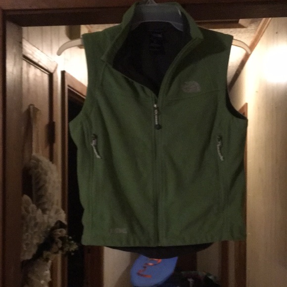 The North Face Jackets & Blazers - Green North Face zipper vest with 2 zipper pockets on front sides.